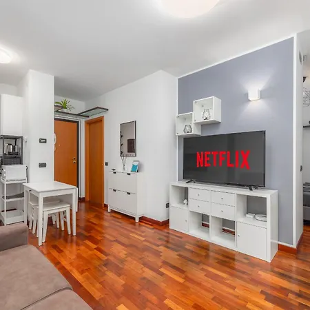 Apartment Free Private Parking - 5min To Metro - Balcony - Quiet Milan