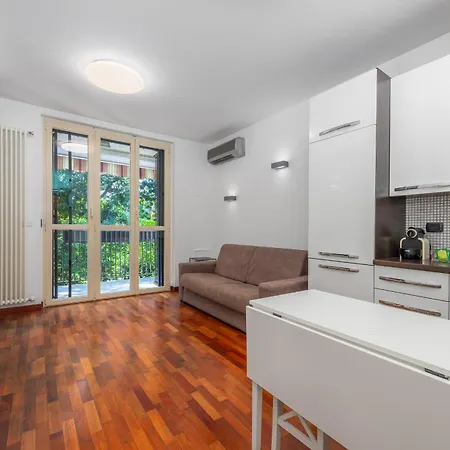 Free Private Parking - 5min To Metro - Balcony - Quiet 아파트